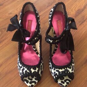 Betsey Johnson, vintage, black and white cheetah Mary Jane pump ￼peep toe. 8